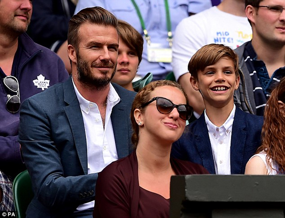 Becks,Becks lấy nước bọt lau miệng cho con trai,Romeo,bố con Becks đi xem quần vợt