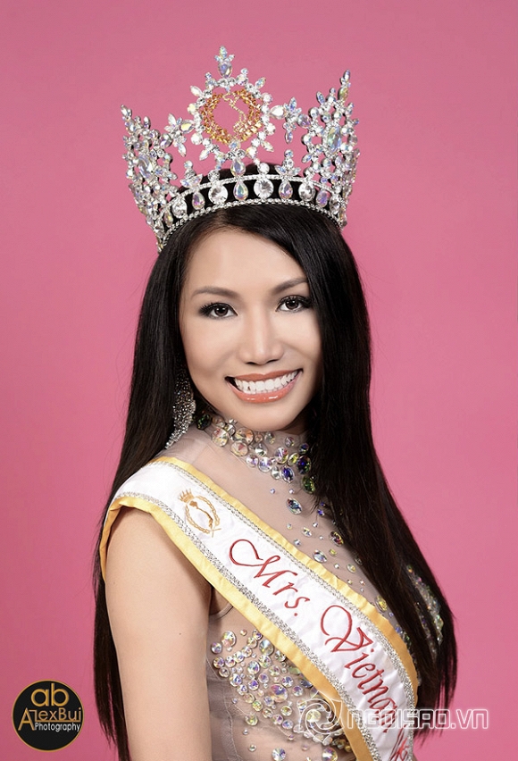 Kelly Trang Trần, Kelly Trang Tran, Mrs. World 2015,  Hoa hậu Quý bà Thế giới 2015, Trang phục đẹp nhất cuộc thi Hoa hậu quý bà thế giới 2015