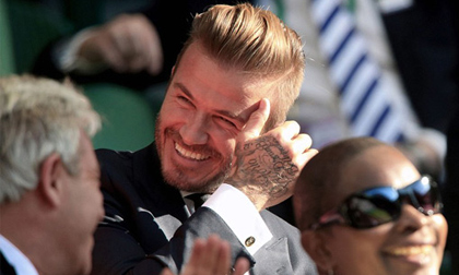 David Beckham,David Beckham phản pháo,bé harper ngậm ti giả,David Beckham đưa con đi chơi