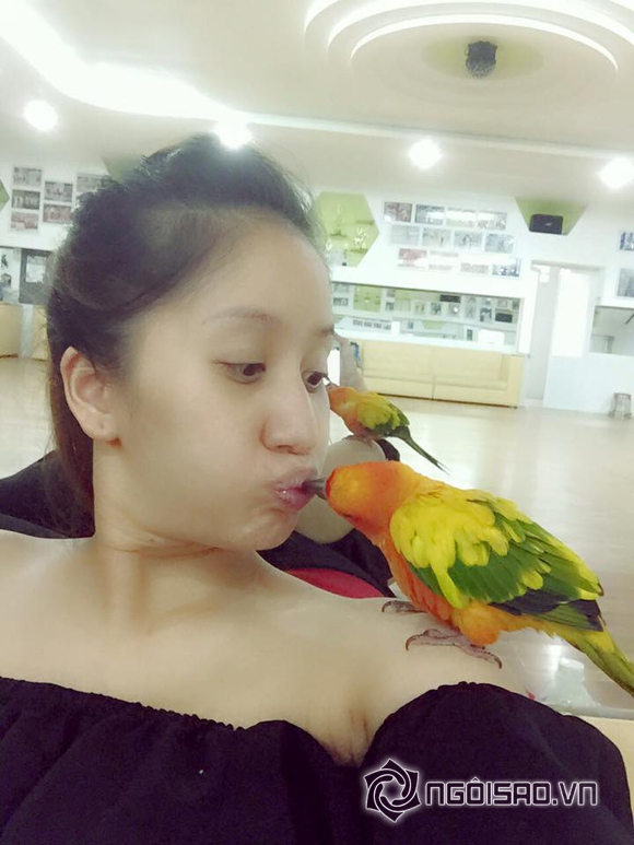 khanh thi, ba bau khanh thi, khanh thi choi dua voi vet, khanh thi va phan hien, khanh thi sinh con, khanh thi va vet, tin tuc sao