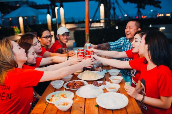 tuan hung, tuan hung lam giam khao giong hat viet, tuan hung va hoc tro, tuan hung truoc them liveshow,  liveshow giong hat viet, giong hat viet 2015, thu phuong, my tam, dam vinh hung, tin tuc sao