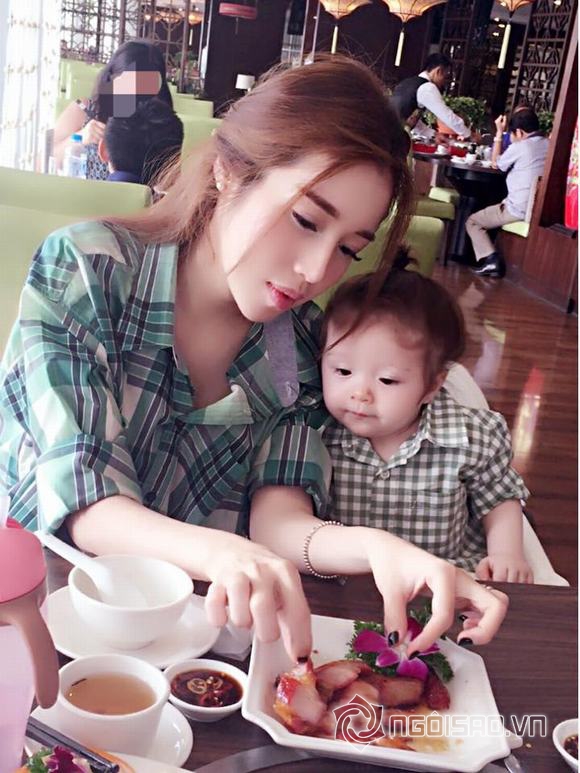 Cadie, Cadie đi ăn hàng, Cadie và mẹ, Elly Trần, mẹ Cadie, con gái Elly Trần, tin ngoi sao