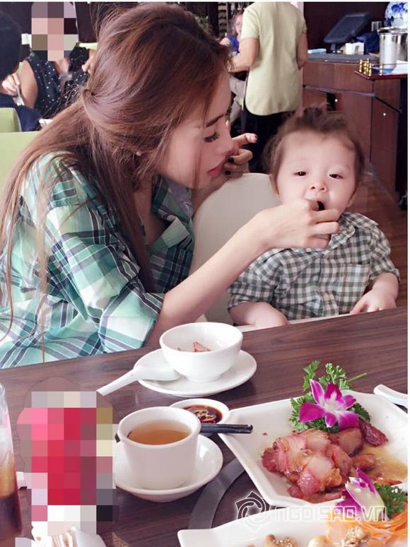 Cadie, Cadie đi ăn hàng, Cadie và mẹ, Elly Trần, mẹ Cadie, con gái Elly Trần, tin ngoi sao