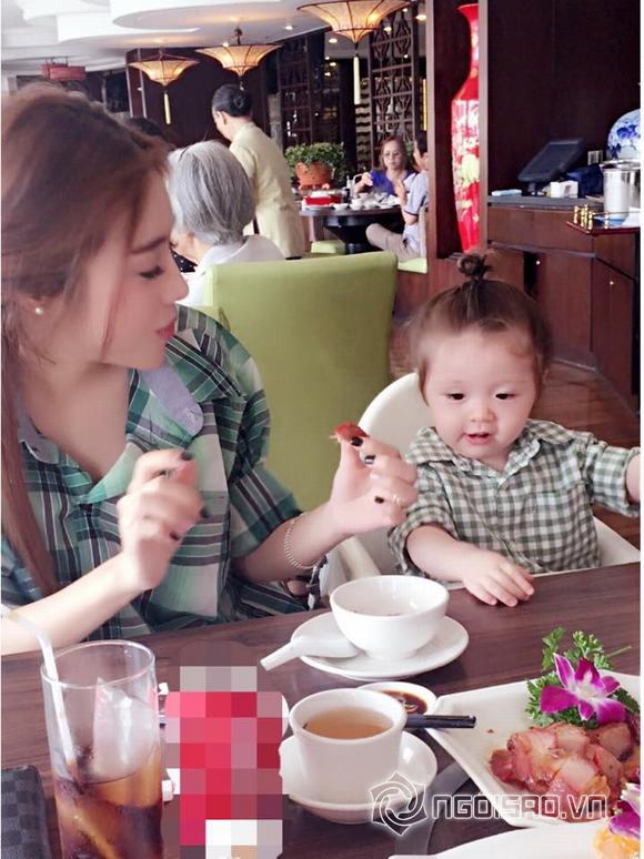Cadie, Cadie đi ăn hàng, Cadie và mẹ, Elly Trần, mẹ Cadie, con gái Elly Trần, tin ngoi sao
