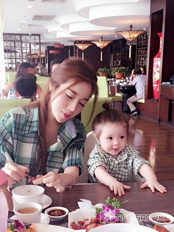 Cadie, Cadie đi ăn hàng, Cadie và mẹ, Elly Trần, mẹ Cadie, con gái Elly Trần, tin ngoi sao