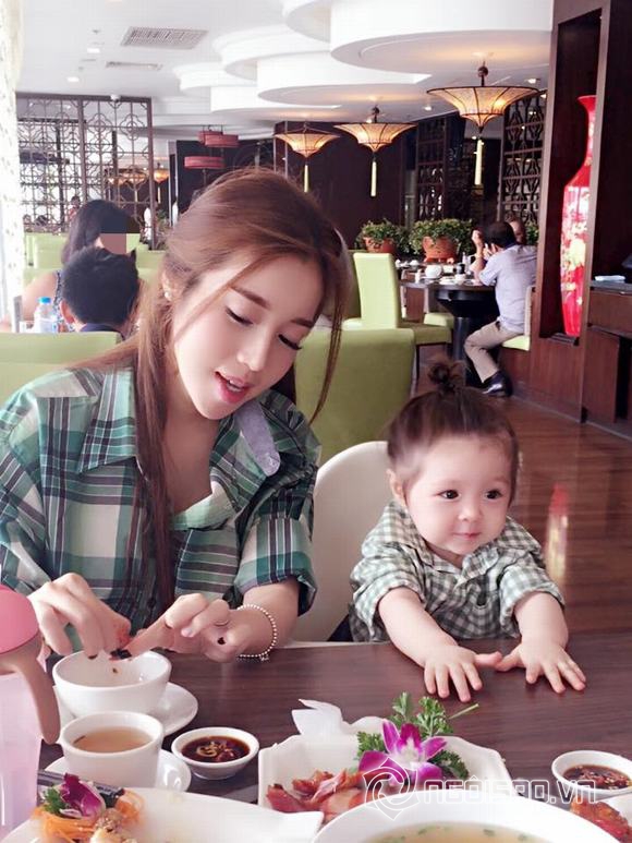 Cadie, Cadie đi ăn hàng, Cadie và mẹ, Elly Trần, mẹ Cadie, con gái Elly Trần, tin ngoi sao