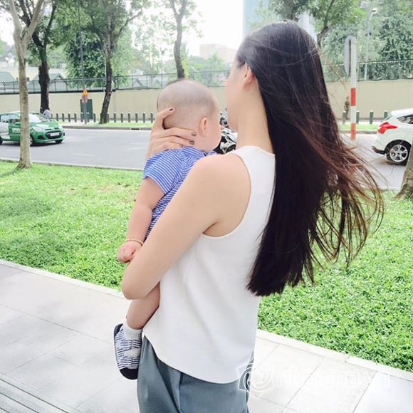 Diễm Hương,Diễm Hương lần đầu khoe con trai,Diễm Hương và Quang Huy,Diễm Hương sinh con,bé Noah, con trai diễm hương
