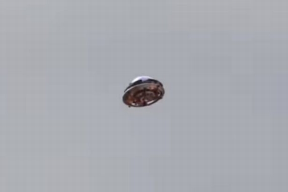 Phát hiện UFO cận cảnh lơ lửng trên bầu trời,  đĩa bay, người ngoài hành tinh, kỳ lạ, chuyện lạ, tin ngôi sao