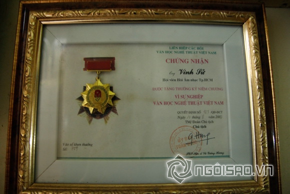 Nhac si vinh su,vua nhac sen vinh su,cuoc song kho nhoc cua vinh su,nhac si vinh su song trong phong 10m vuong