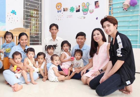 Hoa hậu Thu Hoài, Hoa hậu phu nhân 2012, Hoa hậu Thu Hoài đi từ thiện, con trai Hoa hậu Thu Hoài
