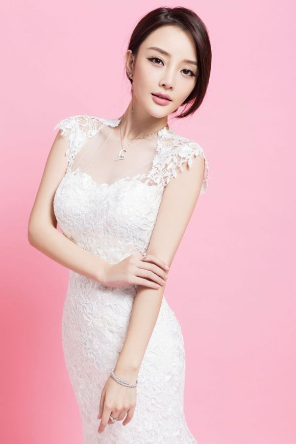 Lý Tiểu Lộ,Lý Tiểu Lộ cằm lệch,nhan sắc Lý Tiểu Lộ ngày càng khác lạ,Lý Tiểu Lộ tại sự kiện