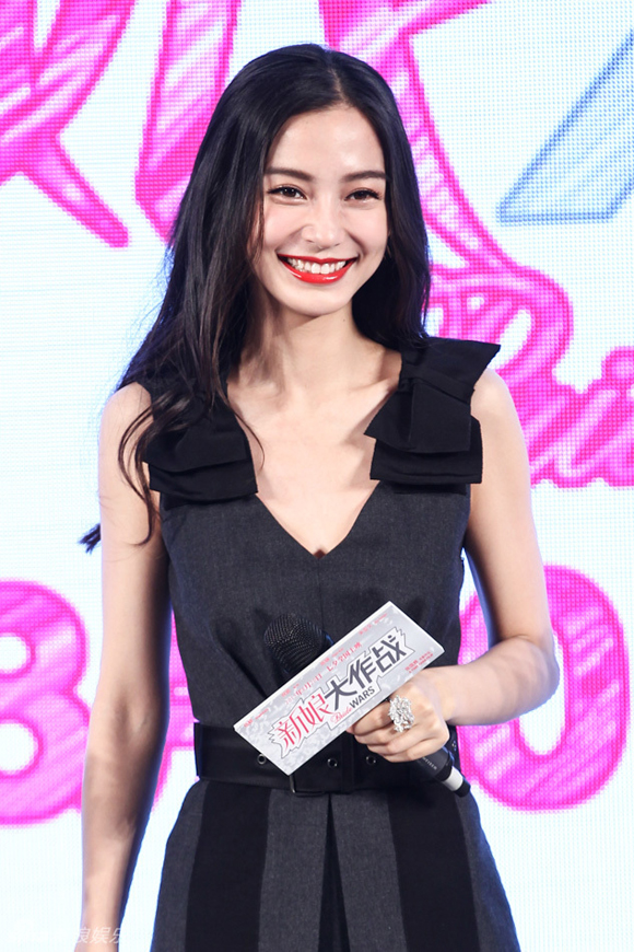 Angela Baby,Angela Baby lộ thân hình gầy gò,Angela Baby mỏng manh,Angela Baby trong sự kiện