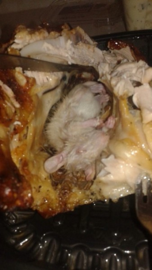 Phát hiện chuột chết trong bụng gà nướng mua ở siêu thị, chuột chết trong bụng gà nướng, kinnh hoàng, kỳ lạ, tin ngôi sao