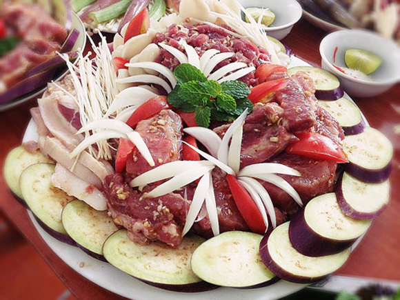 lẩu nướng,cách làm lẩu nướng,lẩu nướng thơm lừng hấp dẫn,lựa chọn thực phẩm tươi ngon làm lẩu nướng,khéo léo tẩm ướp gia vị lẩu nướng