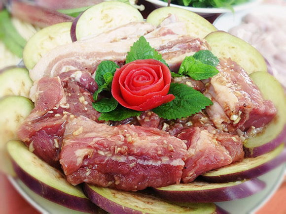 lẩu nướng,cách làm lẩu nướng,lẩu nướng thơm lừng hấp dẫn,lựa chọn thực phẩm tươi ngon làm lẩu nướng,khéo léo tẩm ướp gia vị lẩu nướng