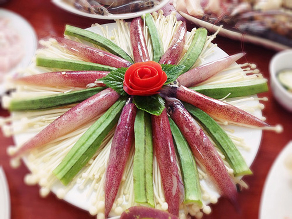 lẩu nướng,cách làm lẩu nướng,lẩu nướng thơm lừng hấp dẫn,lựa chọn thực phẩm tươi ngon làm lẩu nướng,khéo léo tẩm ướp gia vị lẩu nướng
