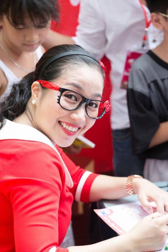 Ốc Thanh Vân, vợ chồng Ốc Thanh Vân, gia đình Ốc Thanh Vân, Ốc Thanh Vân đeo nhầm kính, Ốc Thanh Vân trổ tài vẽ tranh, Ốc Thanh Vân vẽ tranh tặng chồng con