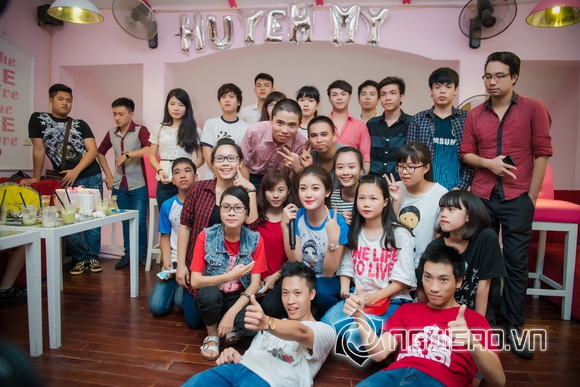 A hau huyen my,a hau nguyen tran huyen my,hoa hau viet nam 2014,a hau huyen my di cong tac my,a hau huyen my hop fans