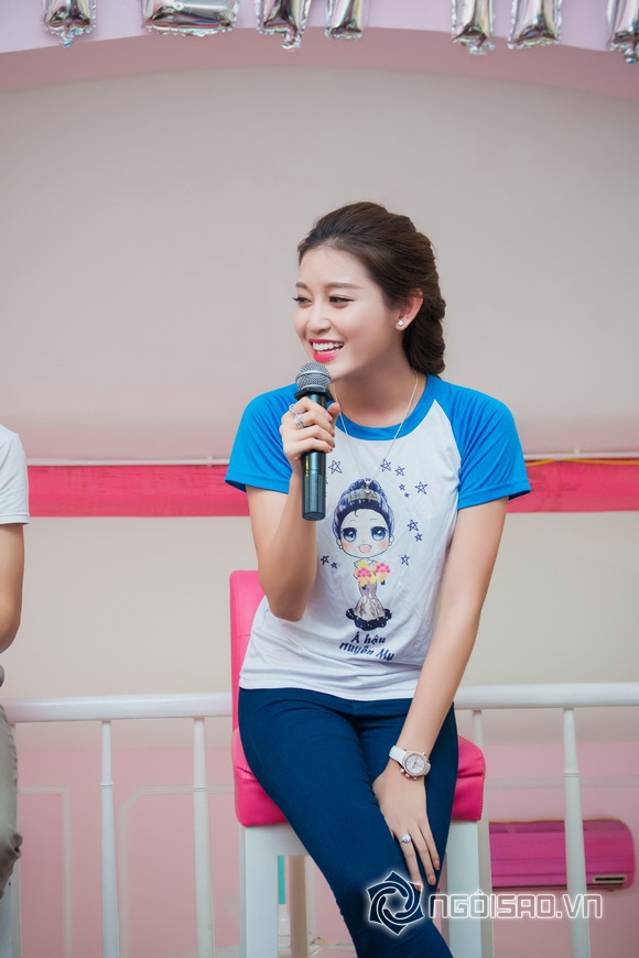 A hau huyen my,a hau nguyen tran huyen my,hoa hau viet nam 2014,a hau huyen my di cong tac my,a hau huyen my hop fans