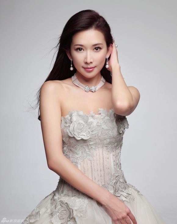 bản sao Lâm Chí Linh, cô gái giống Lâm Chí Linh, bản sao mỹ nhân Hoa ngữ, giới trẻ