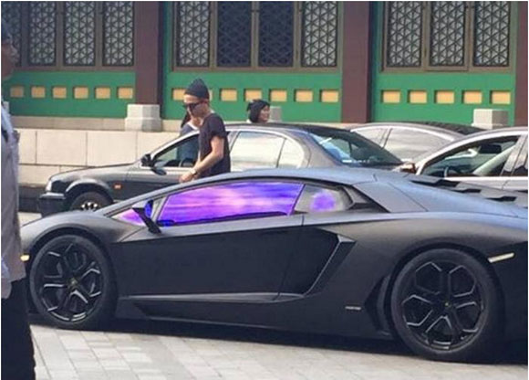 G-Dragon,G-Dragon và bạn gái người mẫu,G-Dragon công khai hẹn hò,G-Dragon siêu xe hơn 26 tỷ đồng