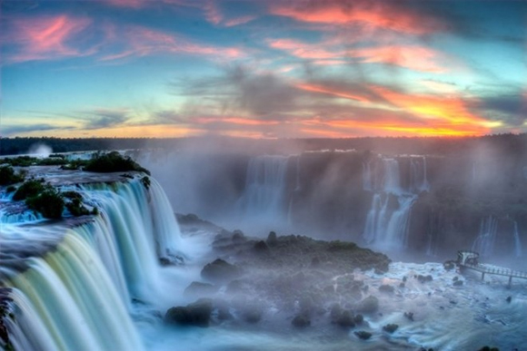 thác nước kỳ vĩ,thác nước kỳ vĩ nhất thế giới,thác chìm,thác dính,thác đổ xuống biển,thác nham thạch,thác hang băng,thác hình nấm,thác Iguaza