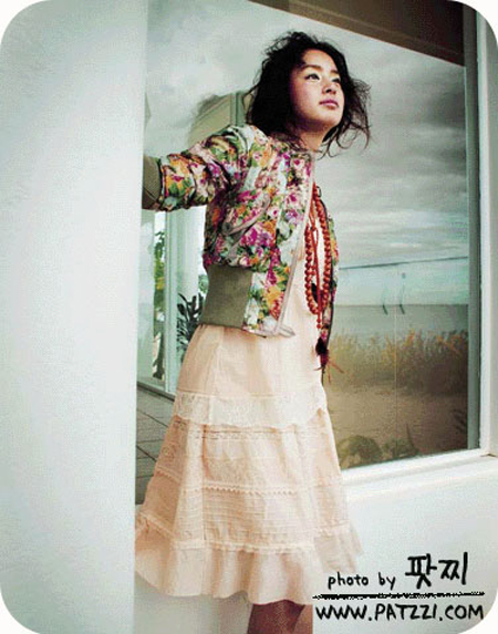 Kim Tae Hee,ảnh thời quê mùa của Kim Tae Hee,ảnh cũ của Kim Tae Hee,Kim Tae Hee mặc lỗi mốt vẫn hút hồn