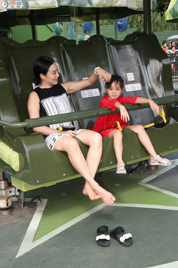 sao nữ gốc Việt,Chung Lệ Đề,sao nữ gốc Việt đưa hai con gái đi chơi,bạn trai sao nữ gốc Việt,Trương Luân Thạc