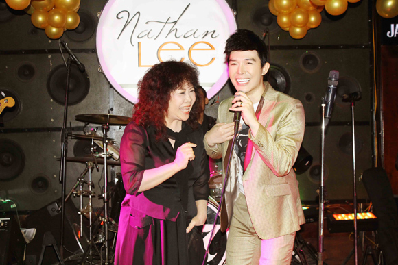 Nathan Lee, ca sĩ Nathan Lee, Ông hoàng Opera, sinh nhật Nathan Lee, mẹ Nathan Lee hát cùng con trai