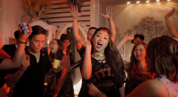 Vietnam Idol 2015, hot girl Vietnam Idol, Khánh Tiên, hot girl Vietnam Idol tung MV đầu tay, hot girl Vietnam Idol khoe vẻ nóng bỏng, MV Crush On You