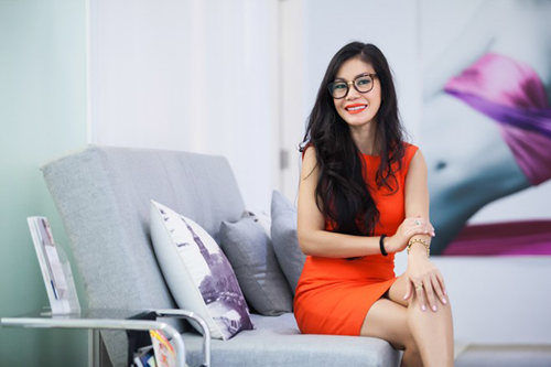 Trương Tâm Nhi, Valencia Trần, Thẩm mỹ viện Thea