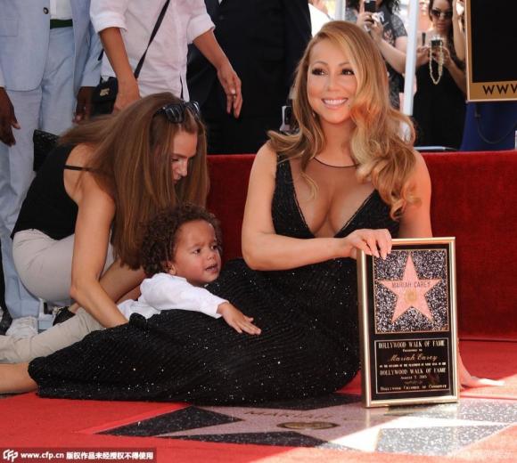 Mariah Carey, con trai Mariah Carey, Mariah Carey bị con trai sờ ti, ca sĩ Mariah Carey, sao bị đụng chạm vòng một, tin tuc sao 