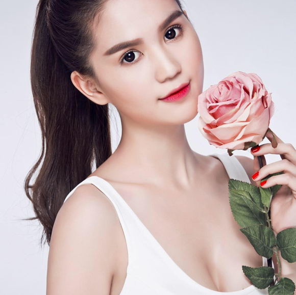 Ngọc Trinh,Ngọc Trinh photoshop mặt,Ngọc Trinh khác lạ,Ngọc Trinh lạm dụng photoshop quá đà