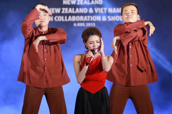 Thủy Top, hotgirl Thủy Top, ca sĩ Thủy Top, Thủy Top giảm cân, Thủy Top được đại sứ New Zealand khen ngợi