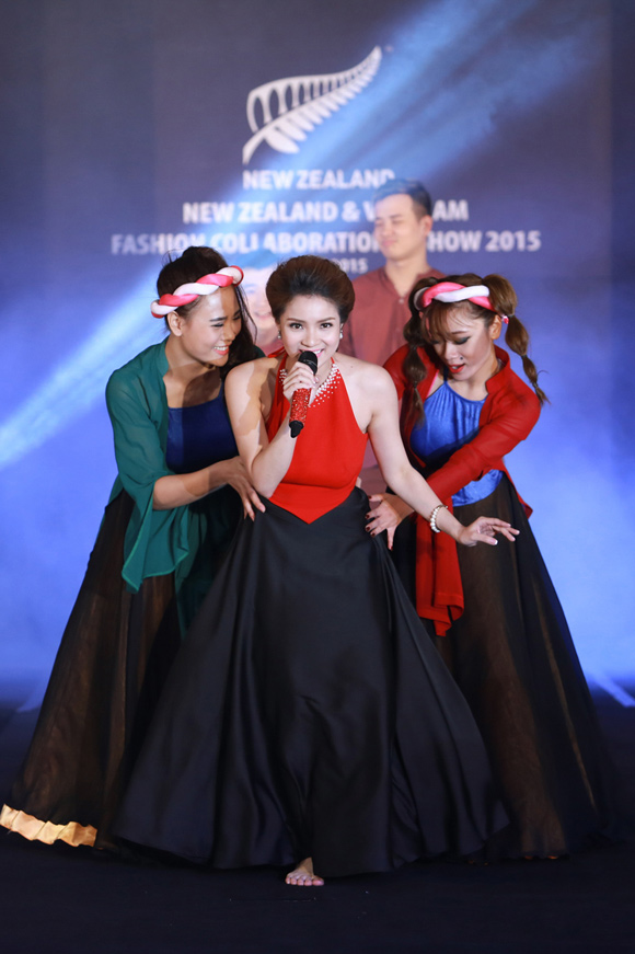 Thủy Top, hotgirl Thủy Top, ca sĩ Thủy Top, Thủy Top giảm cân, Thủy Top được đại sứ New Zealand khen ngợi