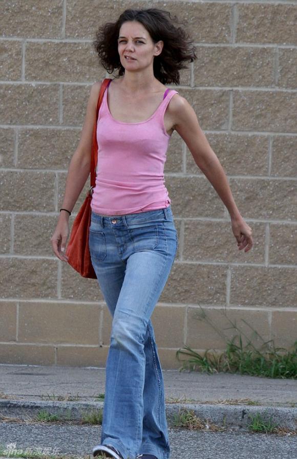 Katie Holmes, Katie Holmes đầu bù tóc rối, Katie Holmes già nua, Katie Holmes lôi thôi, tin tuc sao