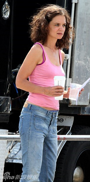 Katie Holmes, Katie Holmes đầu bù tóc rối, Katie Holmes già nua, Katie Holmes lôi thôi, tin tuc sao