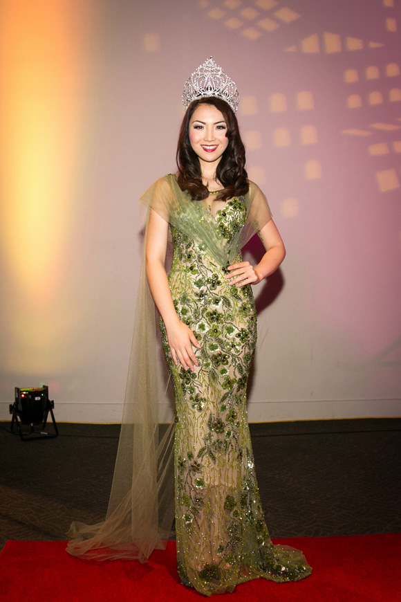 Jennifer Chung, Hoa hậu Jennifer Chung, Jennifer Chung khoe trọn lưng trần gợi cảm, Hoa hậu châu Á tại Mỹ 2015