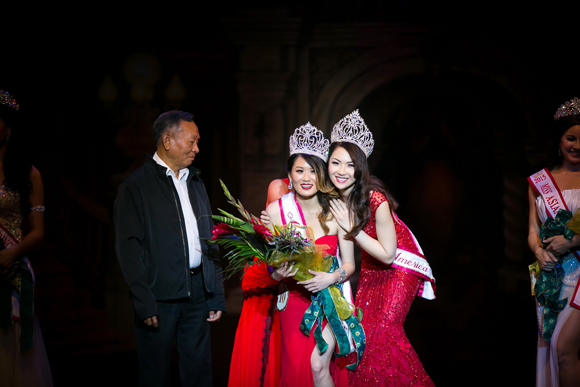 Jennifer Chung, Hoa hậu Jennifer Chung, Jennifer Chung khoe trọn lưng trần gợi cảm, Hoa hậu châu Á tại Mỹ 2015