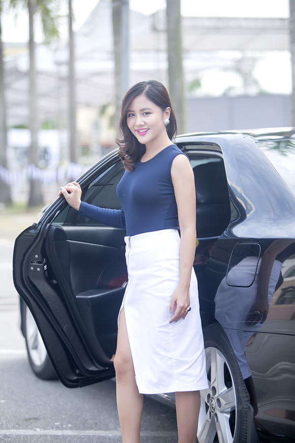 Văn Mai Hương, Văn Mai Hương khủng hoảng tâm lý, Văn Mai Hương trở lại ca hát, Công Vinh ôm Văn Mai Hương đầy tình tứ