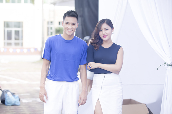 Văn Mai Hương, Văn Mai Hương khủng hoảng tâm lý, Văn Mai Hương trở lại ca hát, Công Vinh ôm Văn Mai Hương đầy tình tứ