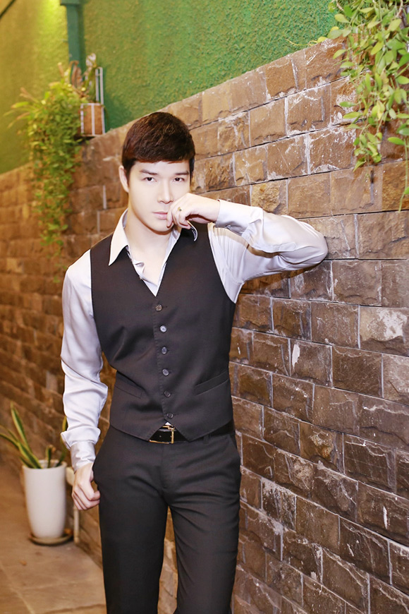 Nathan Lee, ca sĩ Nathan Lee, Ông hoàng Opera, Nathan Lee bị tai nạn chấn thương cột sống, Nathan Lee tất bật chạy show