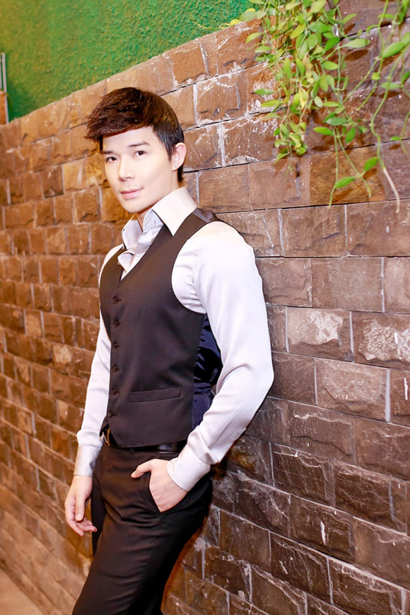 Nathan Lee, ca sĩ Nathan Lee, Ông hoàng Opera, Nathan Lee bị tai nạn chấn thương cột sống, Nathan Lee tất bật chạy show