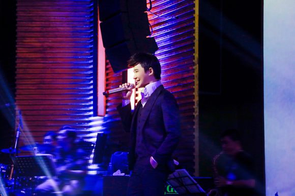 Nathan Lee, ca sĩ Nathan Lee, Ông hoàng Opera, Nathan Lee bị tai nạn chấn thương cột sống, Nathan Lee tất bật chạy show