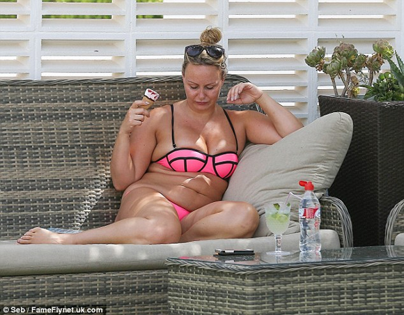 người mẫu gợi cảm,Chanelle Hayes,thân hình phì nộn của người mẫu gợi cảm,thân hình nhăn nheo của người mẫu gợi cảm,Chanelle Hayes lộ thân hình ngấn mỡ
