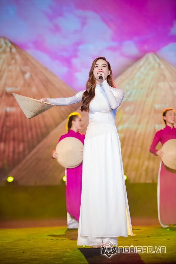 Ha ho,ca si ho ngoc ha,ho ngoc ha dien ao dai,gai mot con ha ho,ha ho duyen dang ao dai,ho ngoc ha hat nhac cach mang