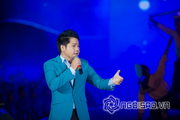 Ha ho,ca si ho ngoc ha,ho ngoc ha dien ao dai,gai mot con ha ho,ha ho duyen dang ao dai,ho ngoc ha hat nhac cach mang