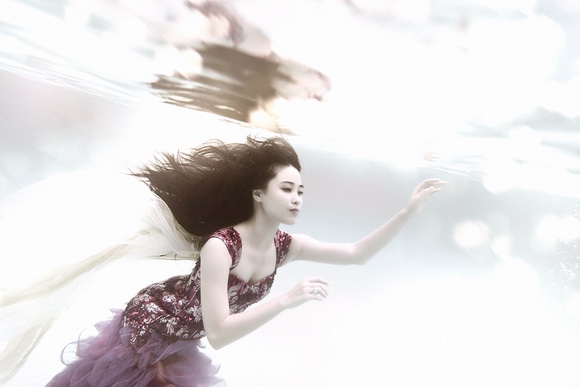 A khoi luu ly,a khoi ao dai 2005,dien vien mua luu ly,luu ly mua duoi nuoc,a khoi luu ly hoa tieu long nu