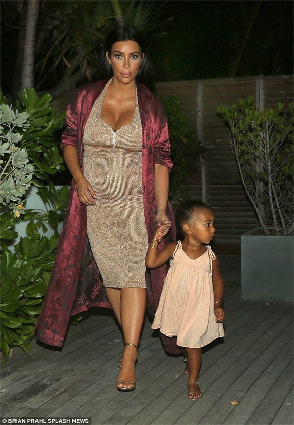 Kim Kardashian,con gái Kim Kardashian,con gái Kim Kardashian điệu đà,bé North