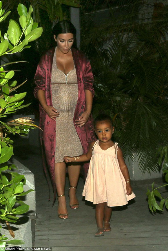 Kim Kardashian,con gái Kim Kardashian,con gái Kim Kardashian điệu đà,bé North